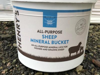 Henrys Sheep Mineral Bucket