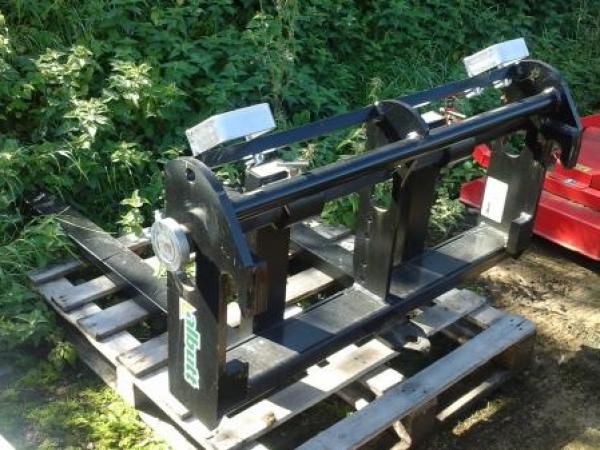 Albutt Merlo adjustable pallet fork carriage