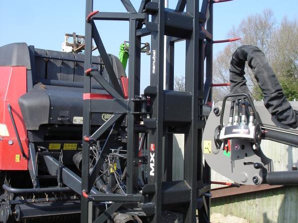 MX Chillton V7000 Bale Grab